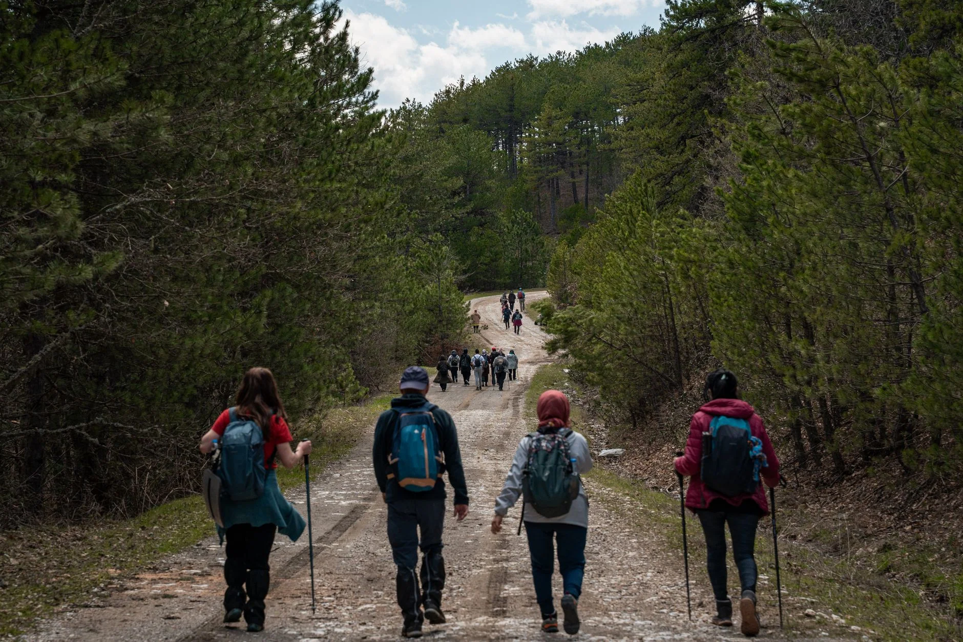 Show Up & Move: Peak District (Kinder Scout) Hiking Trip ⛰️🤍 at digbeth coach station