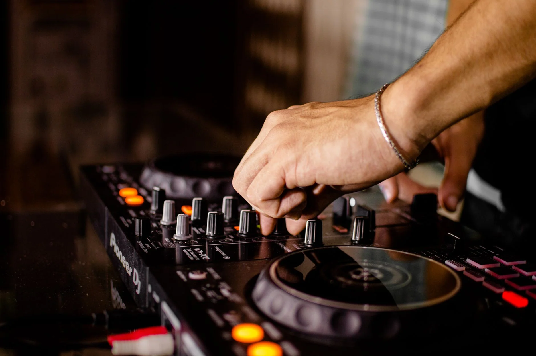SET Open Decks – Weekly DJ Open Booth Nights