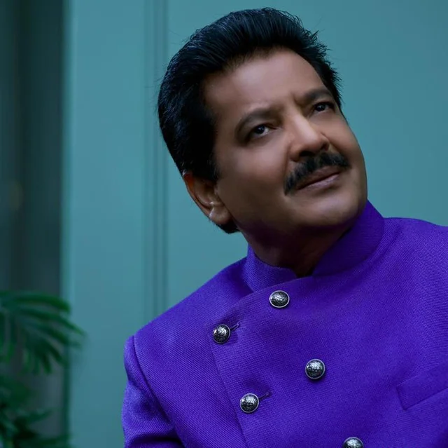 Bade Miyan Chote Miyan - Udit Narayan and Aditya Narayan at OVO Arena Wembley