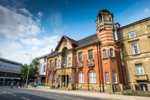 Hull Central Library photo 1