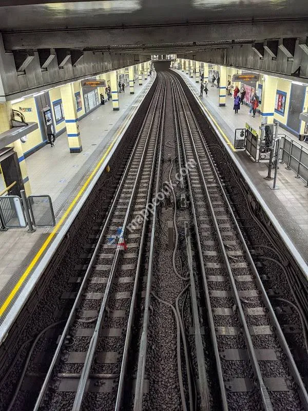 Aldgate East photo 1