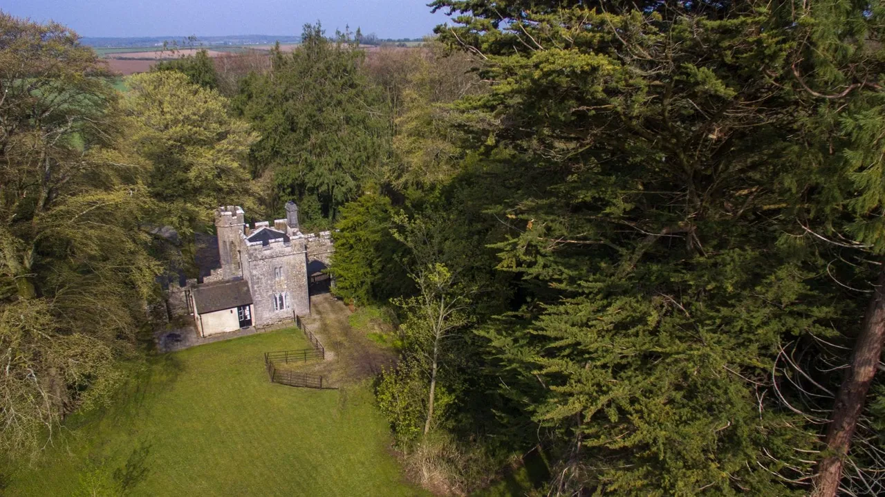 Annesgrove photo 1