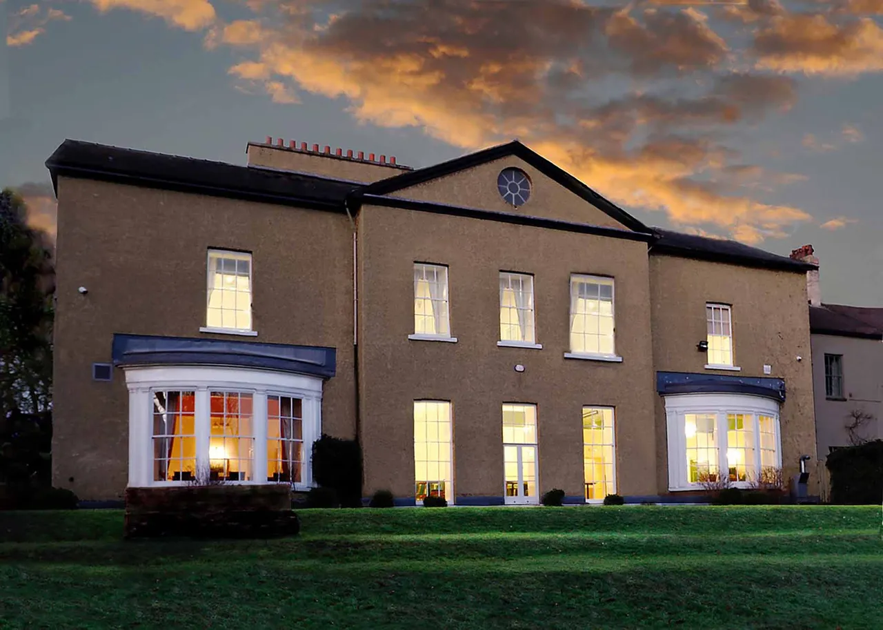 Ceddesfield Hall photo 1