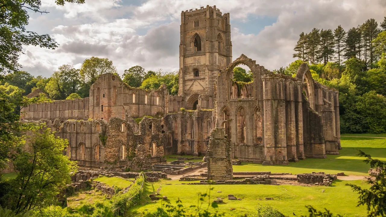 Fountains Abbey photo 1