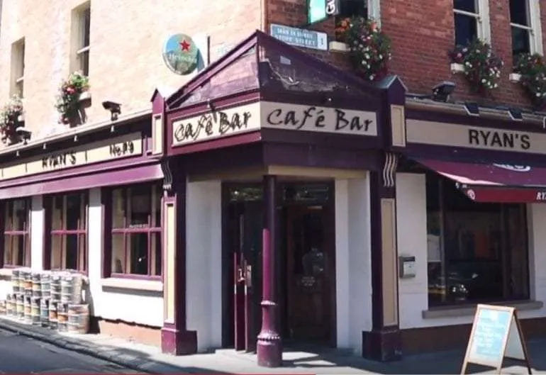 Ryan's Bar photo 1