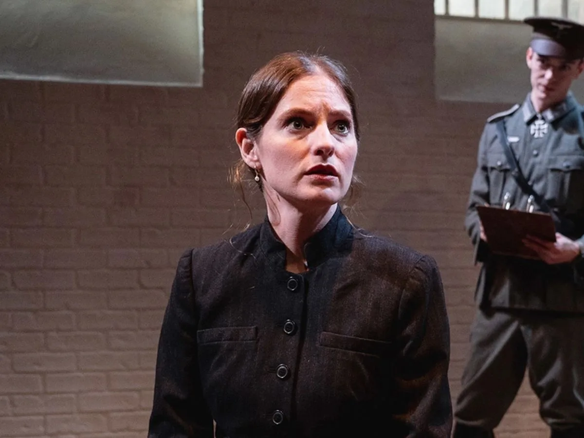 Mrs. Stern Wanders the Prussian State Library at Traverse Theatre
