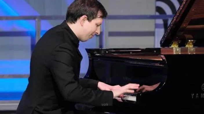 Lucas Krupinski piano
