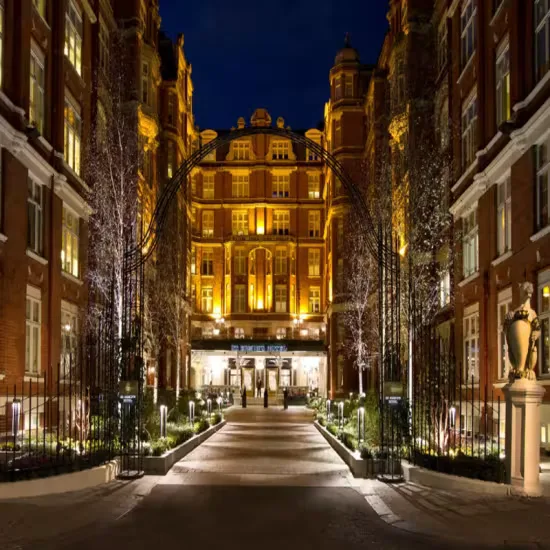 City of Spies Immersive Experience, London Spy Experience with Tour, Vodka Martini Cocktail, Expert Q&A Session & Dinner at St James’s tube Station Petty France exit