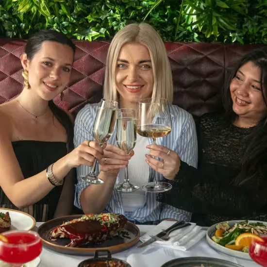 Bottomless Brunch with Live DJ at Smith's Bar & Grill