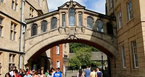 Warwick Castle, Shakespeare’s Birthplace and Oxford: Guided Tour at Victoria Coach Station