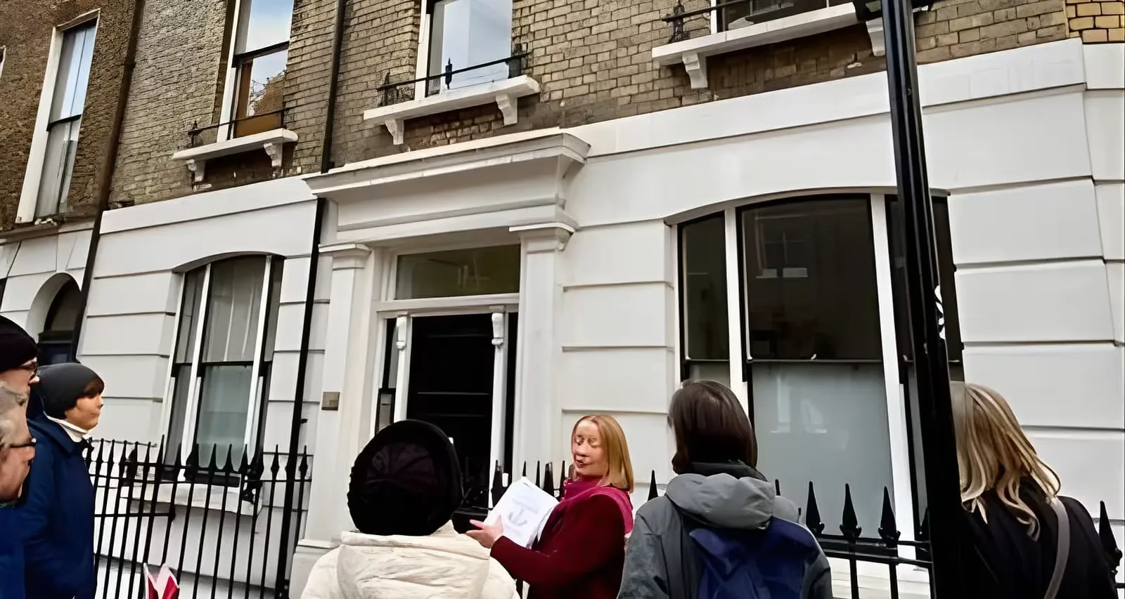 2-Hour Walking Tour Women of Whitechapel at Whitechapel