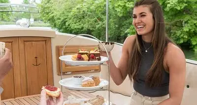 Afternoon Tea Sightseeing River Cruise in Oxford at The Folly Restaurant