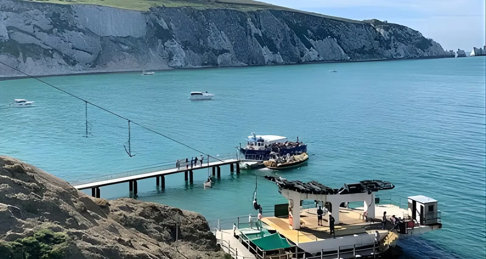 Isle of Wight Guided Day Tour from London at 48 Tooley St