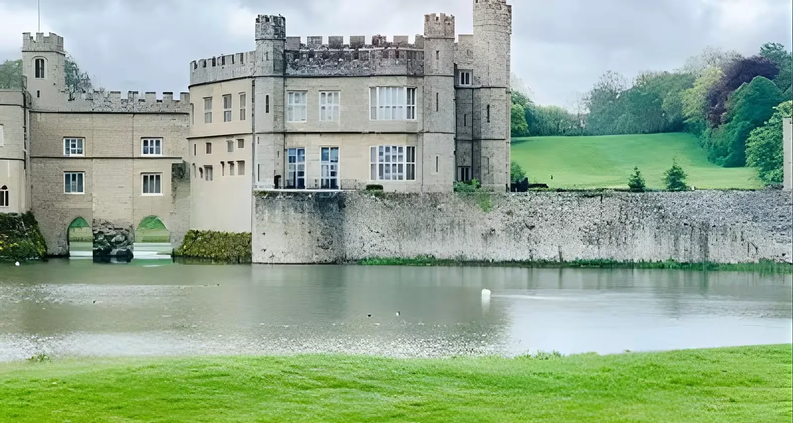 Leeds Castle and Canterbury - Day Tour from Brighton at 21 Old Steine