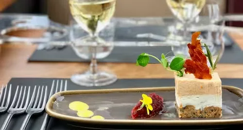 Bustronome London: 4-Course Lunch on a Panaromic Bus Tour at Bustronome London