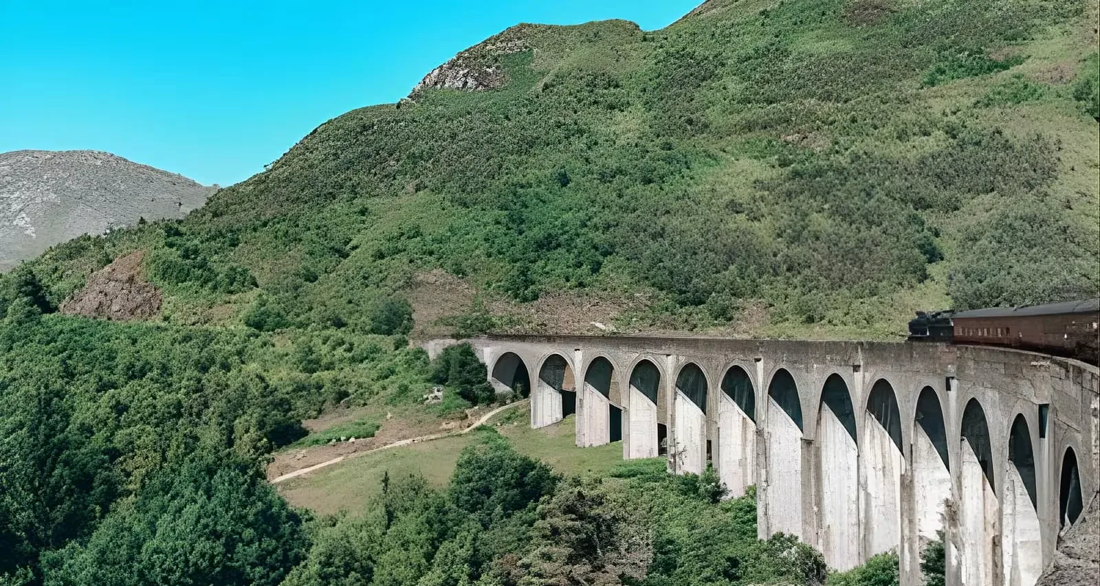 Hogwarts Express and Scottish Highlands Tour from Edinburgh at Highland Explorer Tours