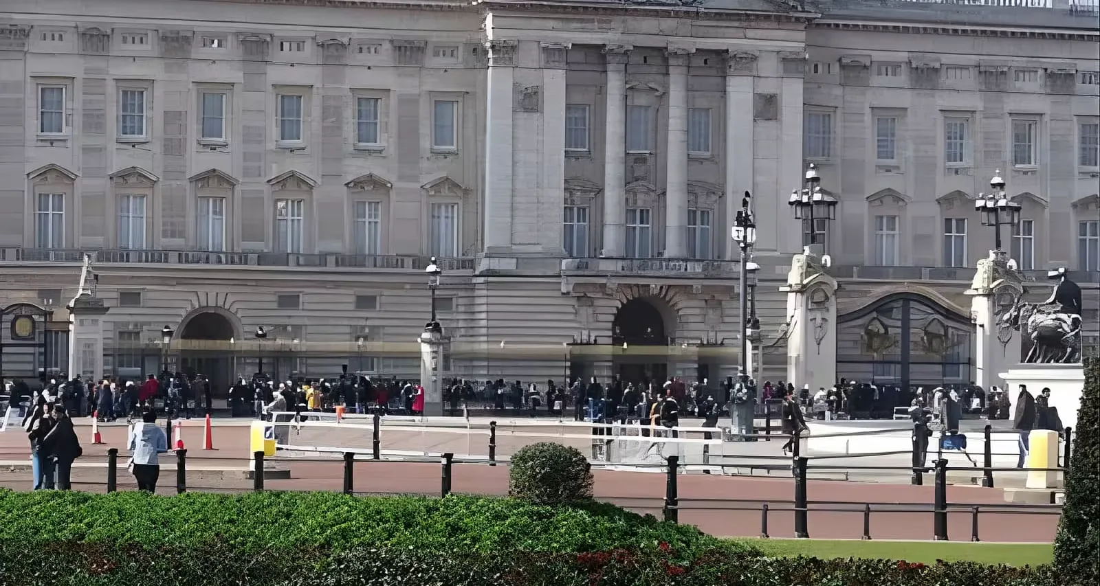 Royal tour of St James', Parks, Palaces and Royal intrigue