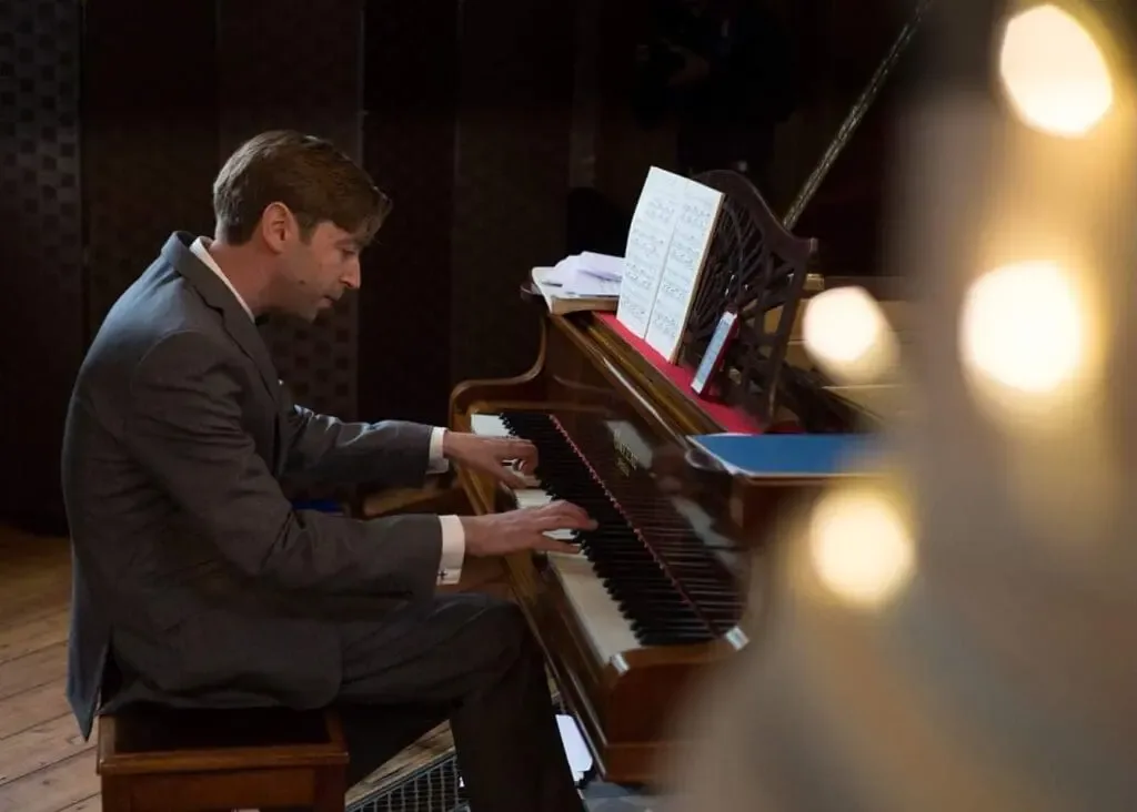 Tom Jurkiewicz Trio at Toulouse Lautrec