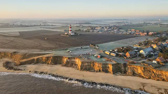 Happisburgh Lighthouse and Beach (Member Led Event)