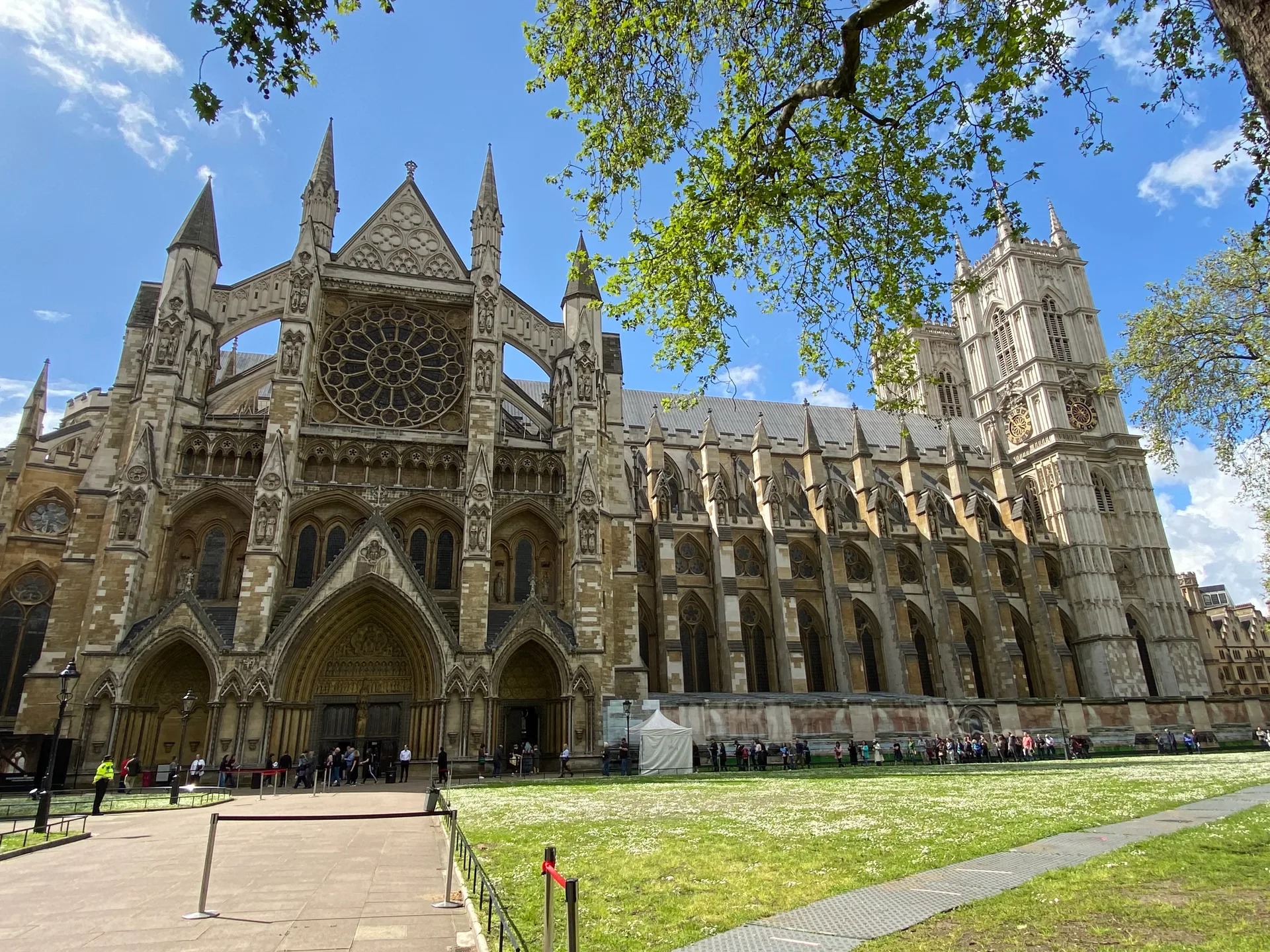 Westminster Abbey Tour with live guide & refreshments in the 14th-century Cellarium at Westminster Abbey