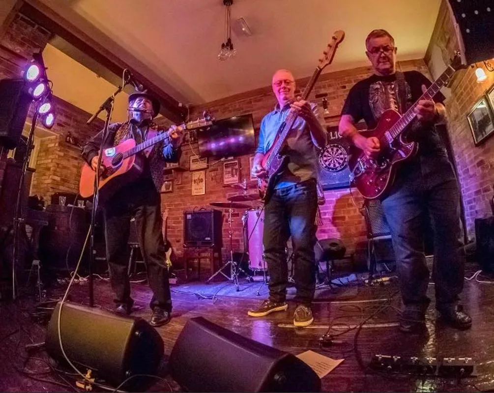 Borderline - Live @ Billy's at Billy Bootleggers Nottingham (formerly Percy Picklebackers)