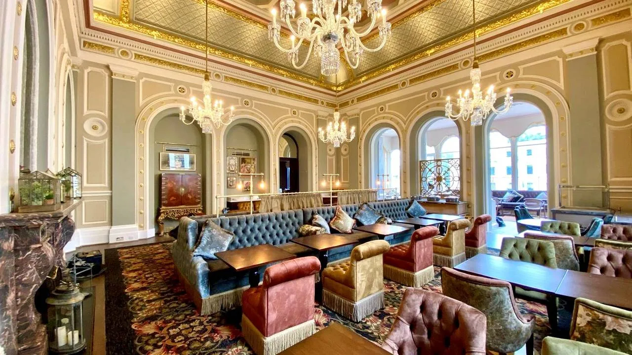 YOUR SOCIAL SUNDAY AFTERNOON! GRANDEUR BAR LOUNGE! Enjoying Conversations, coffees & cocktails!
