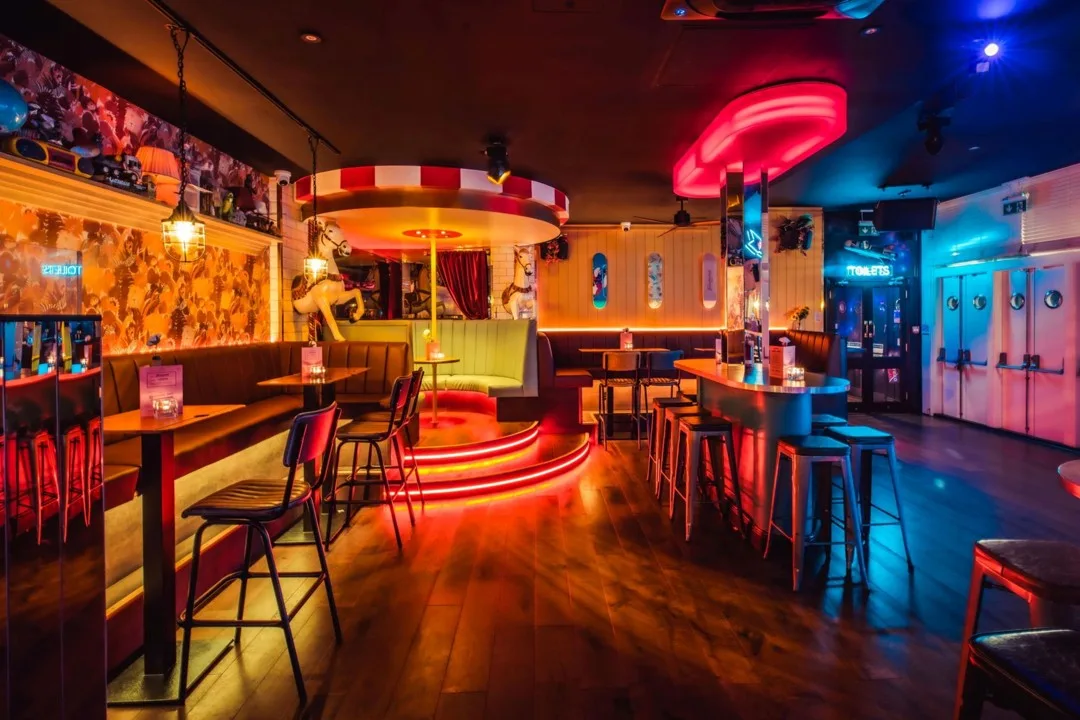 Singles Social & Party in Shoreditch with Complimentary Drink ! Happy Hour! All Ages! at Simmons Bar | Shoreditch