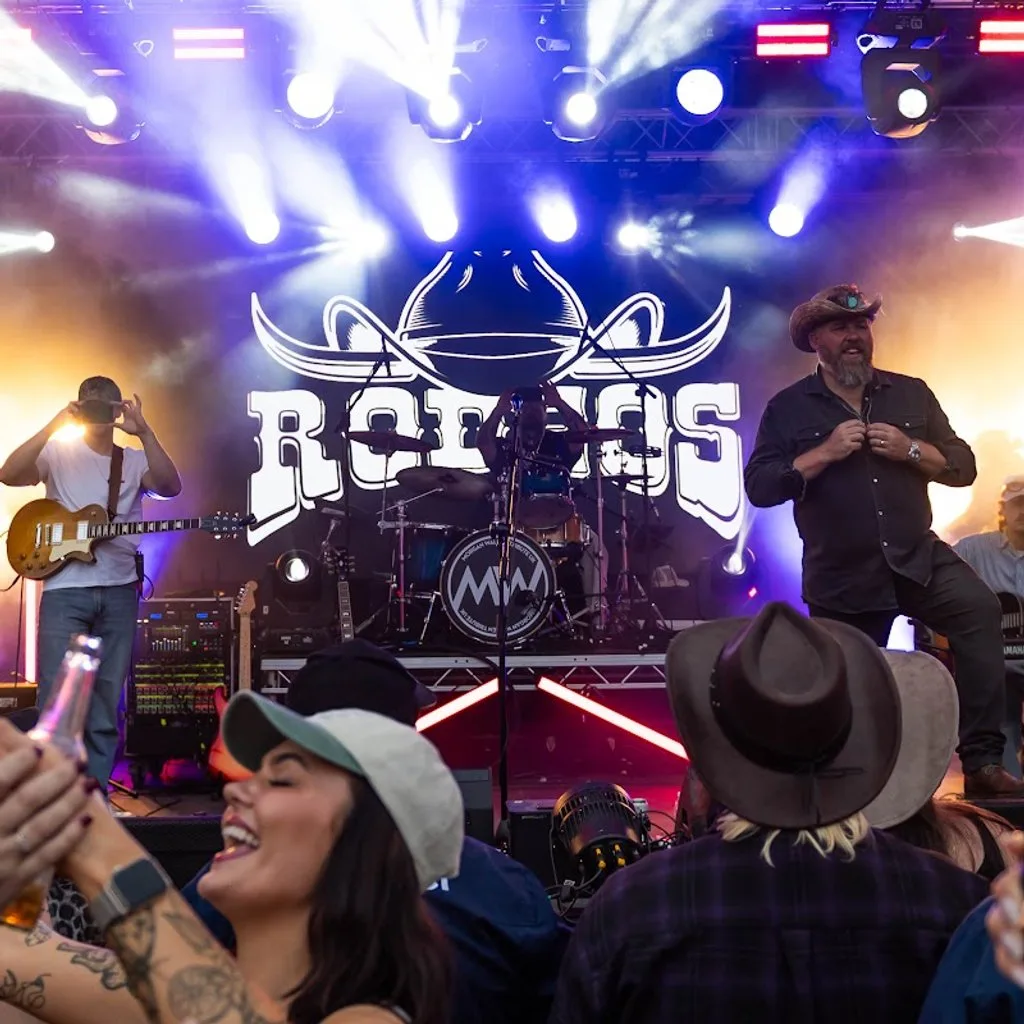 Rodeos Christmas Country Market with Chris Stapleton at Rodeos Bbq