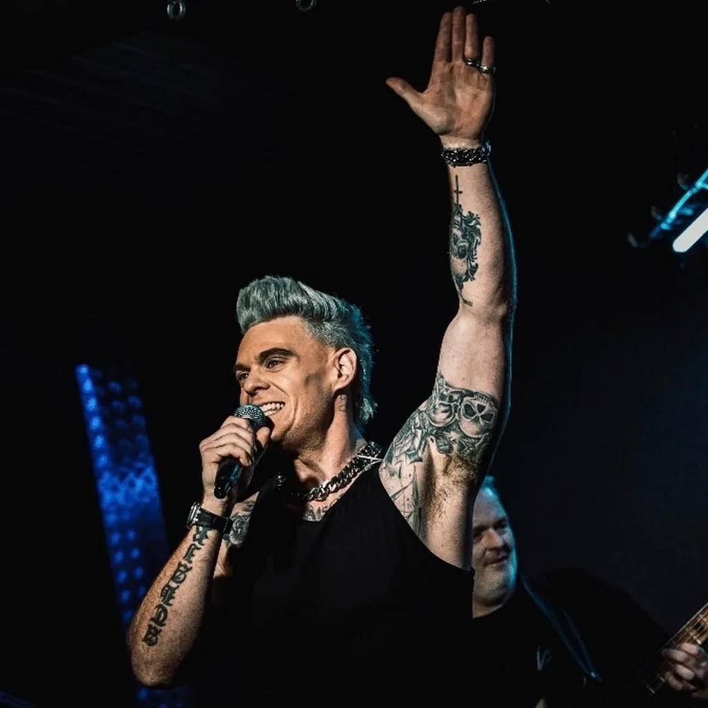 Robbie Williams Performed LIVE in Liverpool at Camp & Furnace