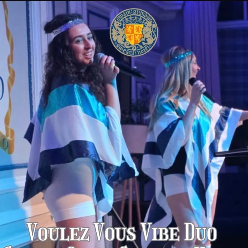 Voleuz Vous Vibe Duo at Owain Glyndwr Hotel, Corwen