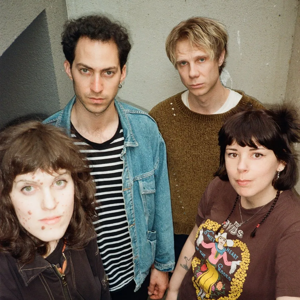 DC Presents: Dead Finks (Berlin) / Fashion Tips / Tradwife