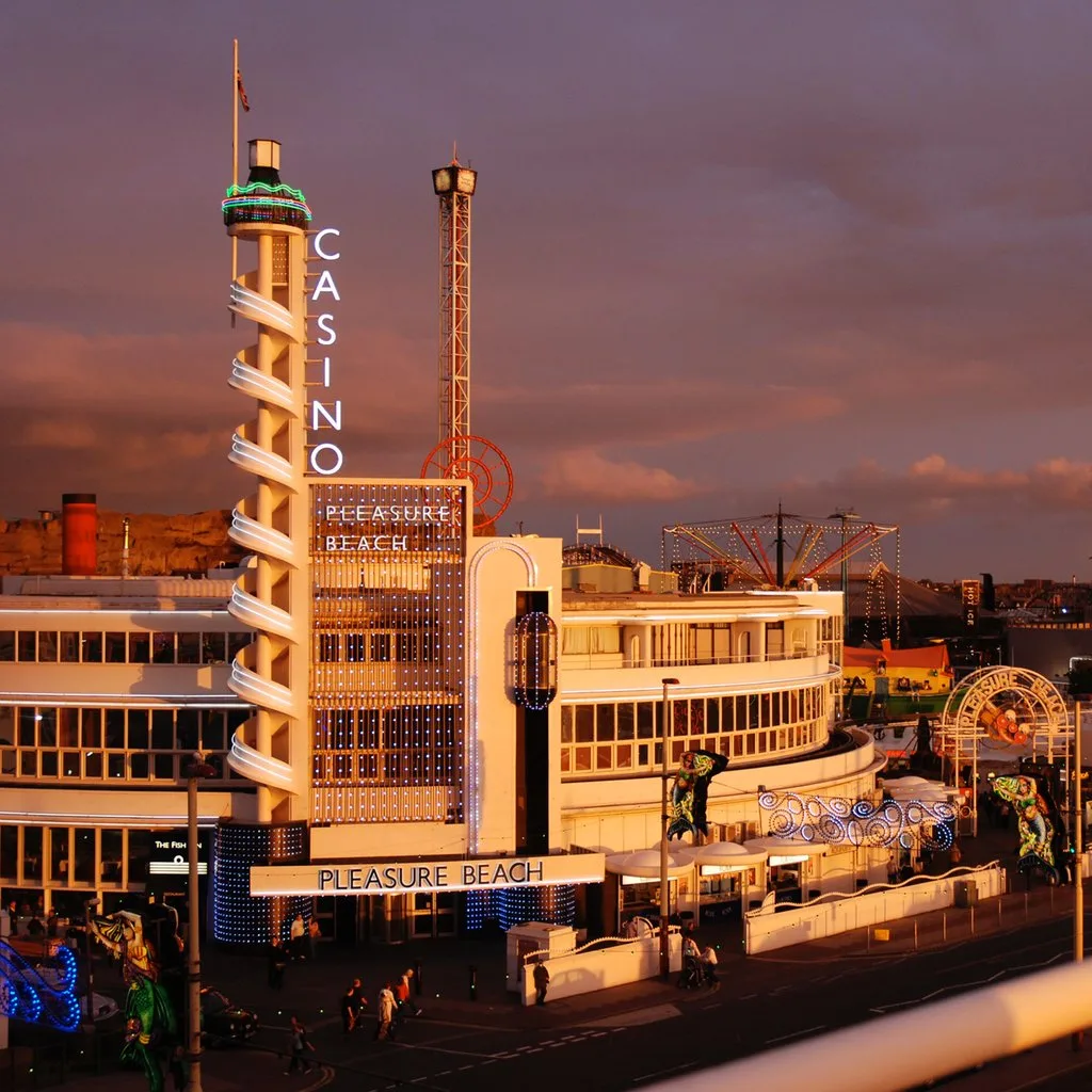 TWO2TWO x Ellis Garner, Evie, Finky, Dan Fresco, Collier at Blackpool Pleasure Beach