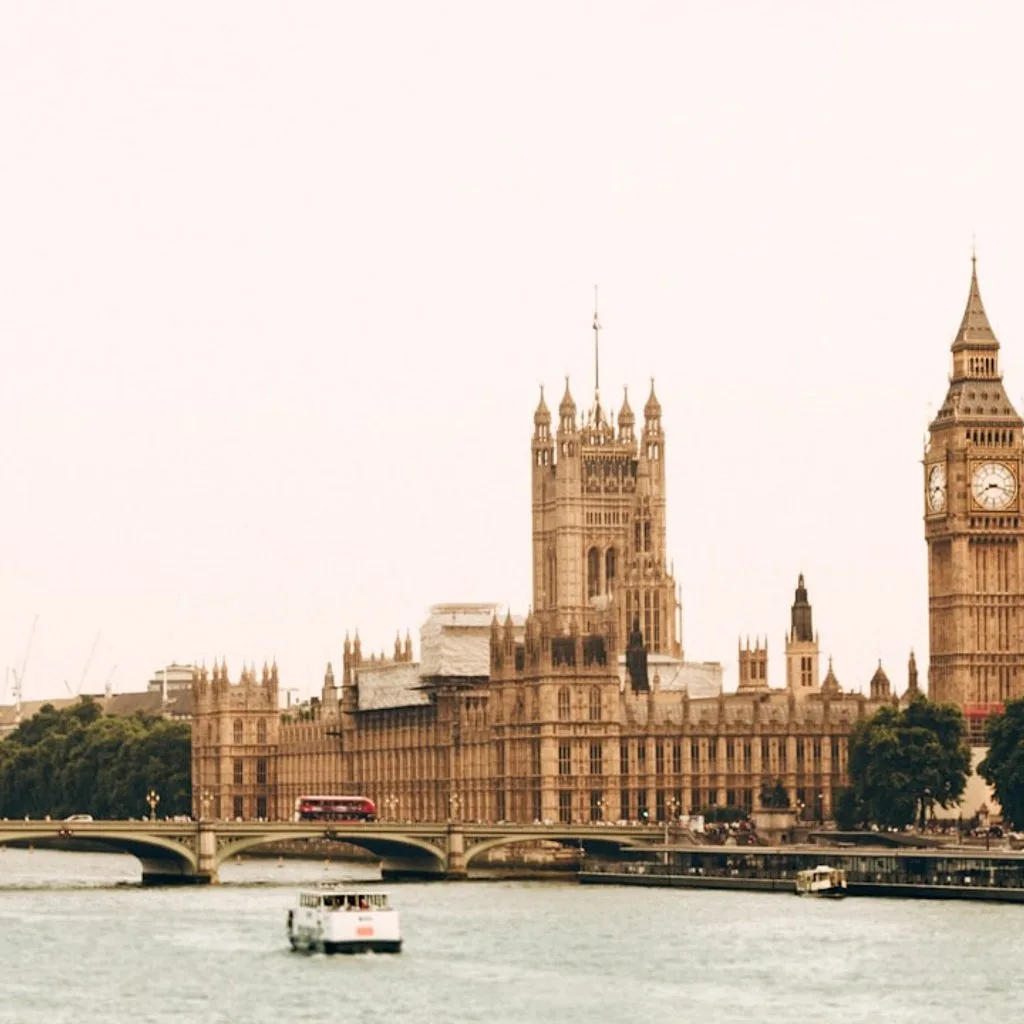 London Audio Tour: Riverside Legends and Hidden Gems of Putney