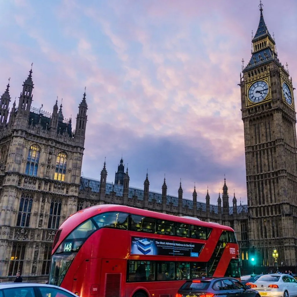 London Audio Tour: West End Wonders & Artistic Legacies