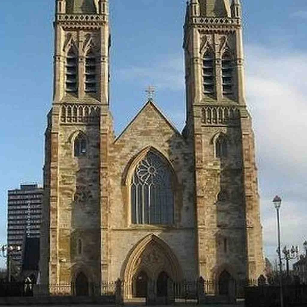 Belfast Audio Tour: Historical Landmarks at Belfast Grand Central Station