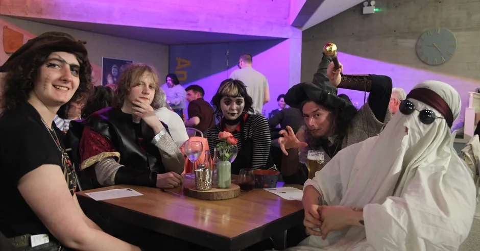 Tráth na gCeist na Samhna // Halloween Quiz at Cultúrlann Uí Chanáin
