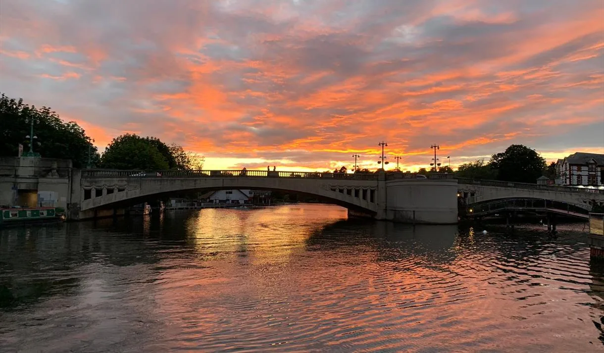 Saturday Evening Sundowner Cruise with Thames Rivercruise at Richfield Avenue
