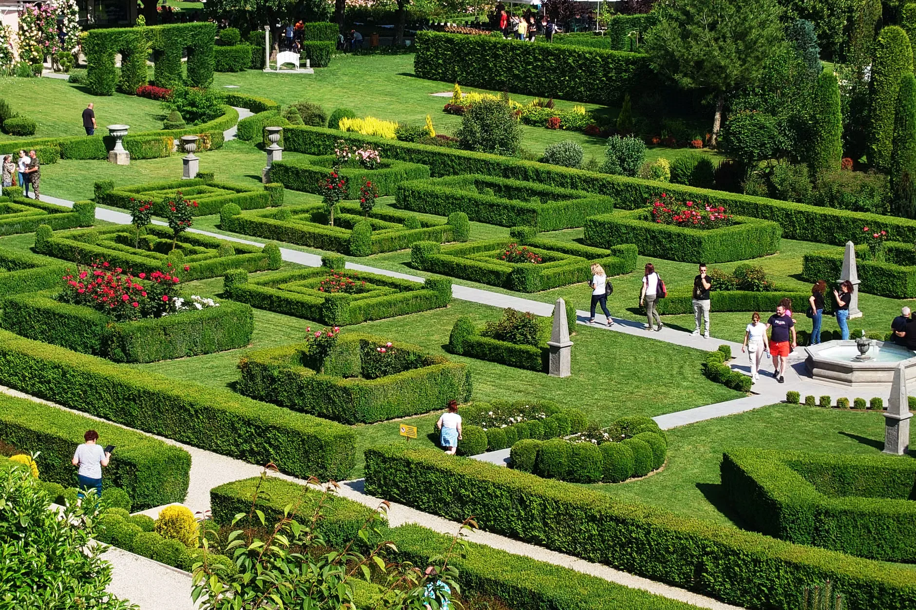 Garden Talks: A Bed Full of Roses at Nostell