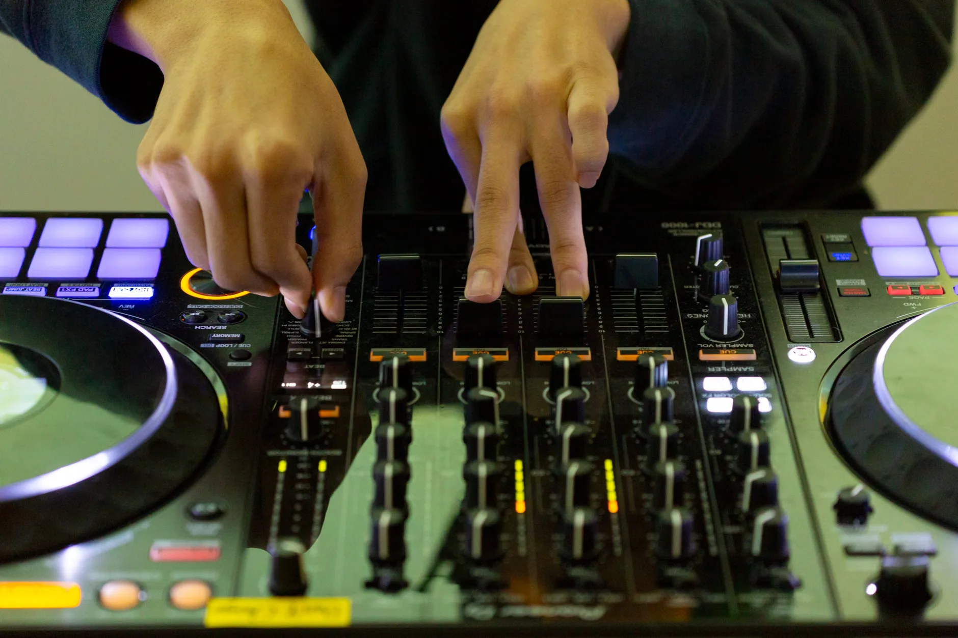 Dj set from Jimi Goodwin & Agent J at Lounge About