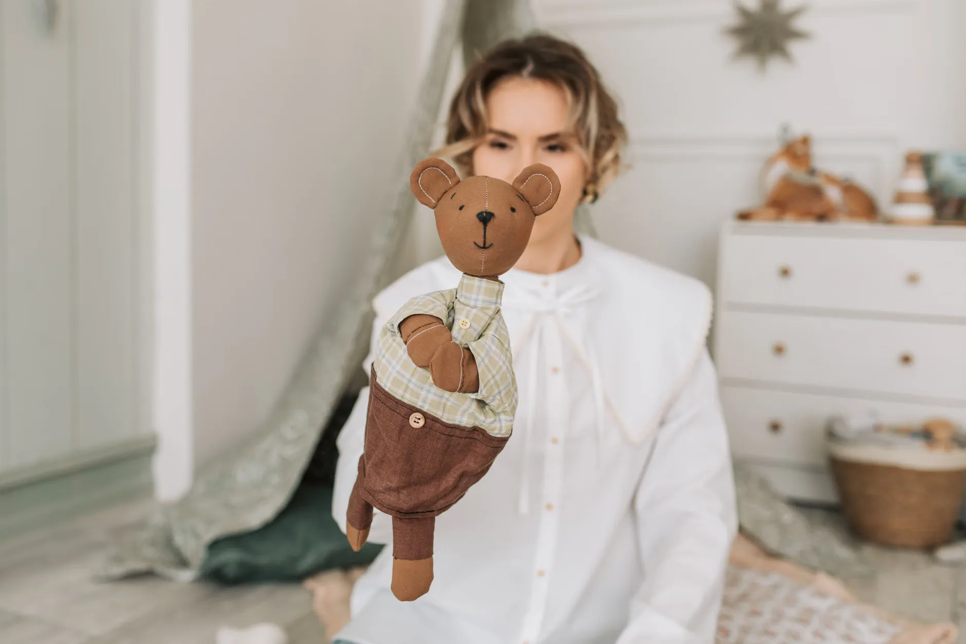 FREE Puppet Show: The Elves & The Shoemaker