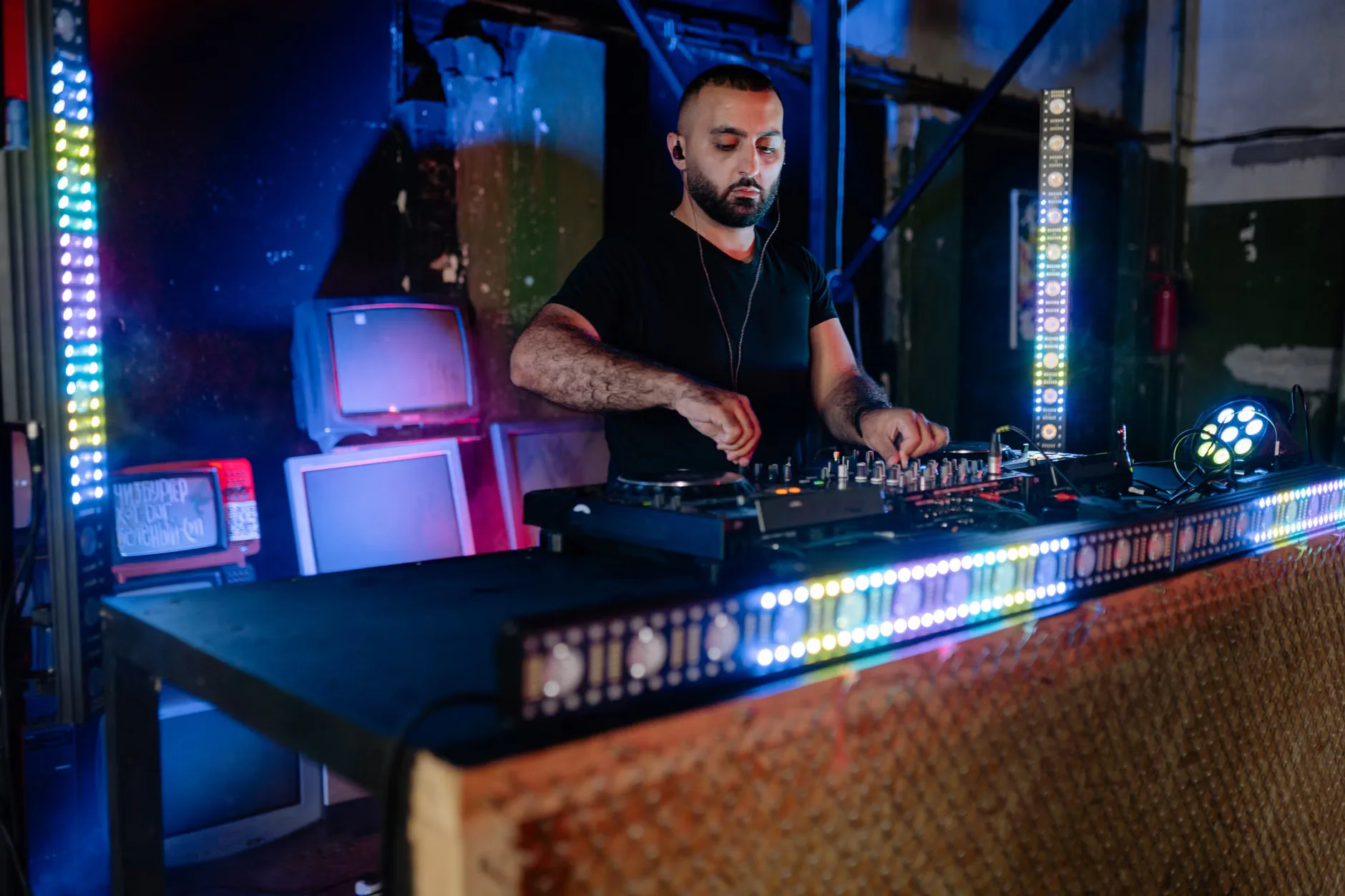 Inverted Audio In-Store: markmechanik (vierundvierzig) - All Vinyl DJ Set at Inverted Audio Record Store