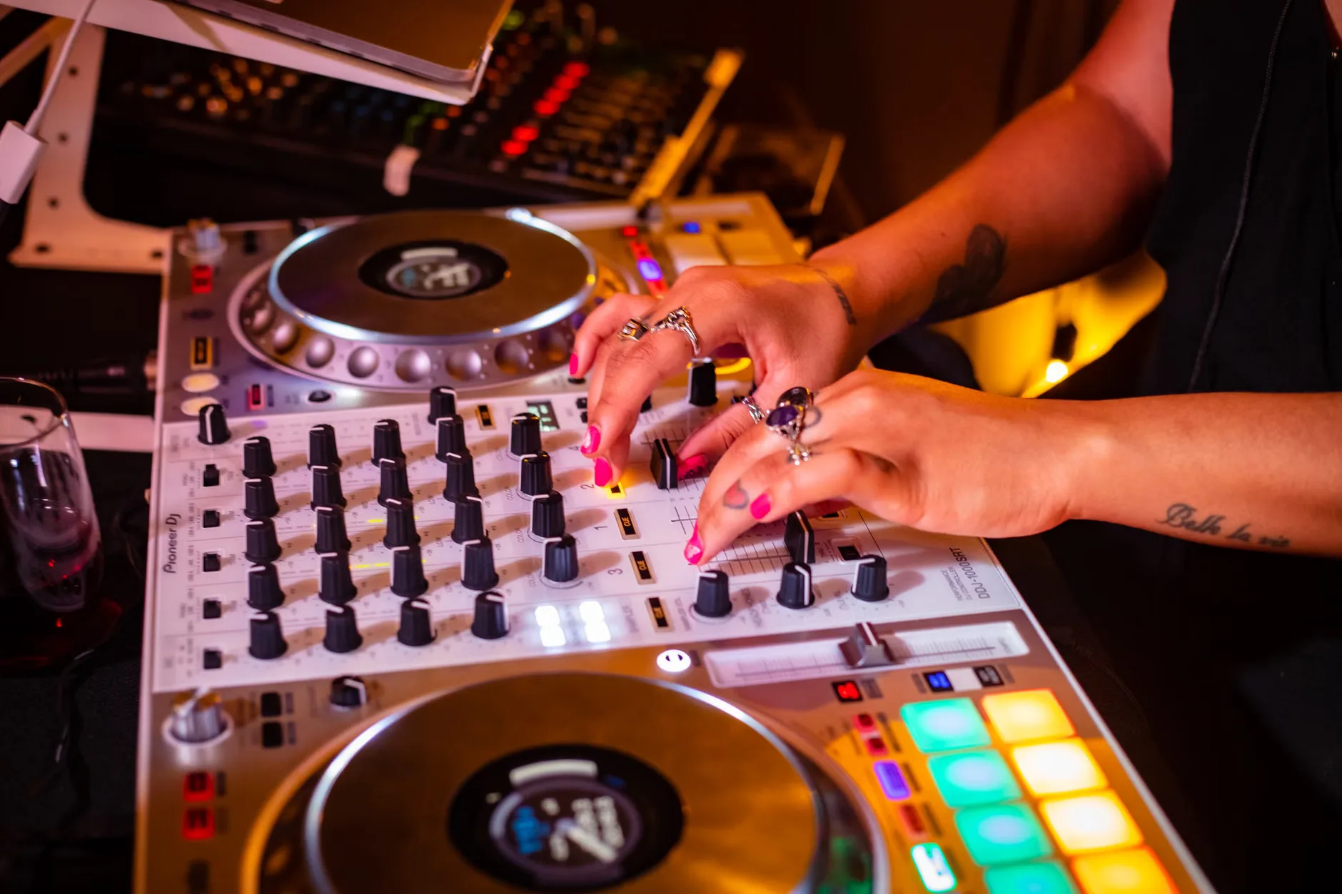 SET Open Decks – Weekly DJ Open Booth Nights at SET Social