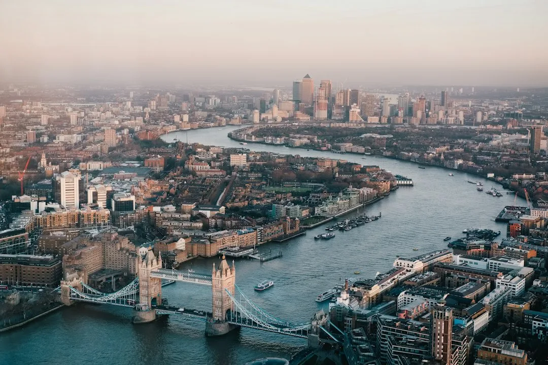 London: 20 Royal Landmarks on a Small-Group Walking Tour at Piccadilly Circus Station