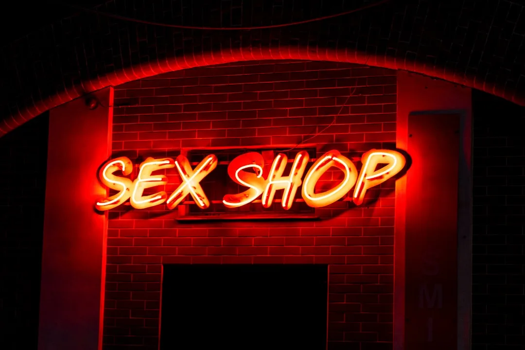 Hot Gay Shit at Paradise Palms