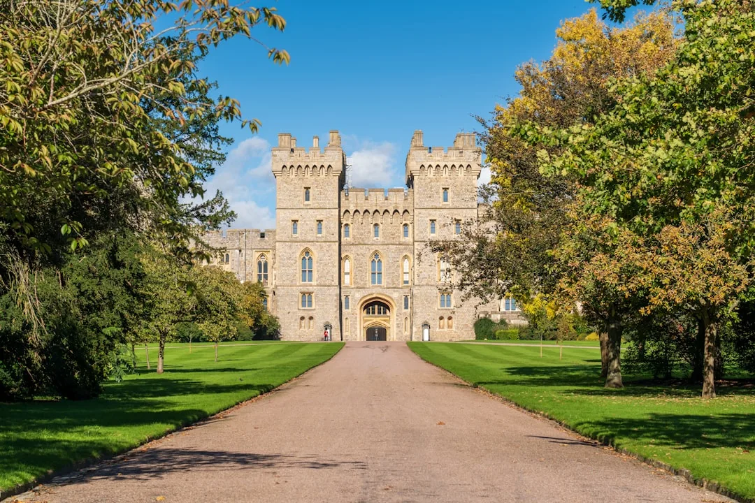 Leeds Castle, Canterbury Cathedral & Dover Tour at Victoria Coach Station