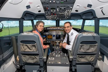 Boeing 737 - 60 Minute Simulator with Lunch for Two at Luton