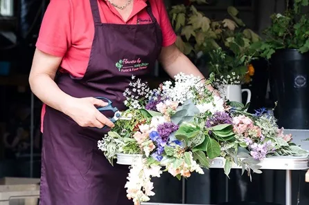 Pick and Design your Own Bouquet with Prosecco and Cake at Droitwich