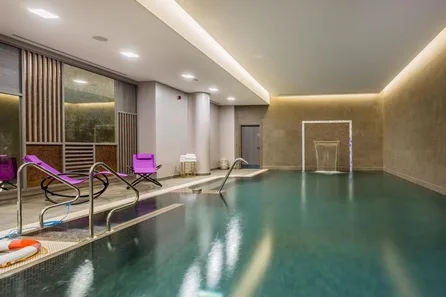 ­Spa Relaxation with 50-Minute Massage and Fizz at Beauty & Melody Courthouse Spa