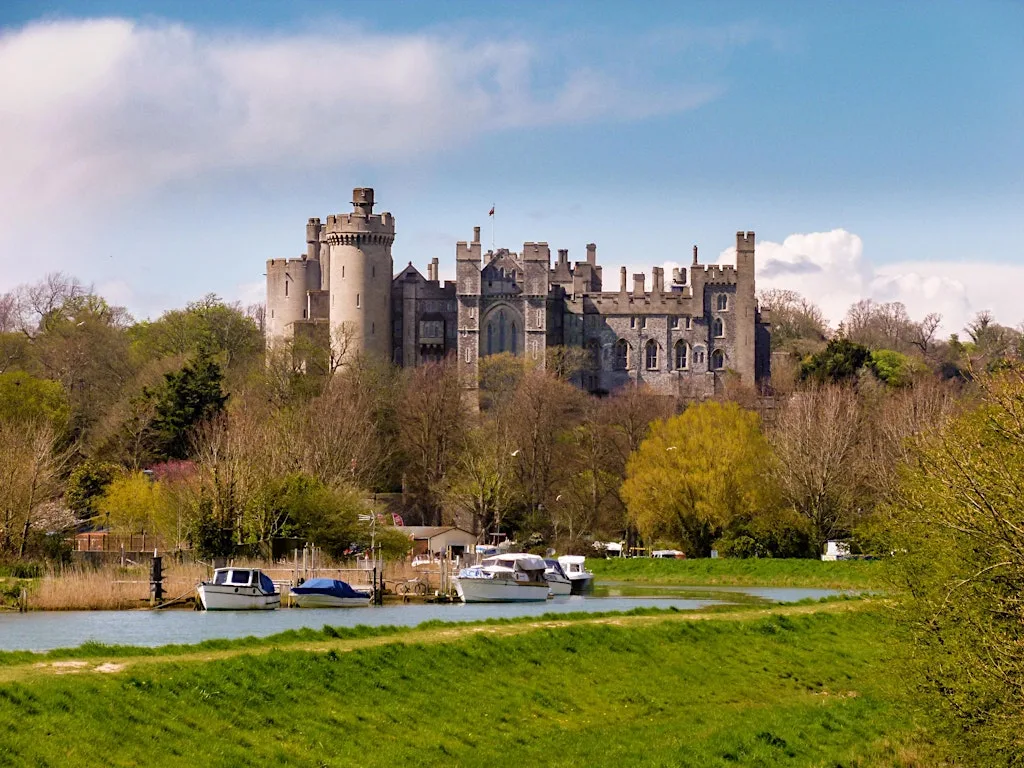 BEGINNERS HIKE 14km The Rivers, Castles, Valleys, Hills & Lakes of Sussex at Victoria Station