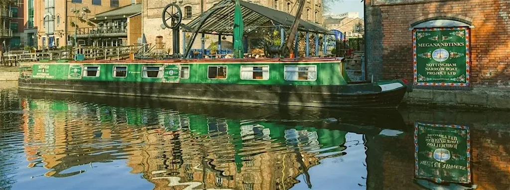 Narrowboat Canal Experience at Canalhouse